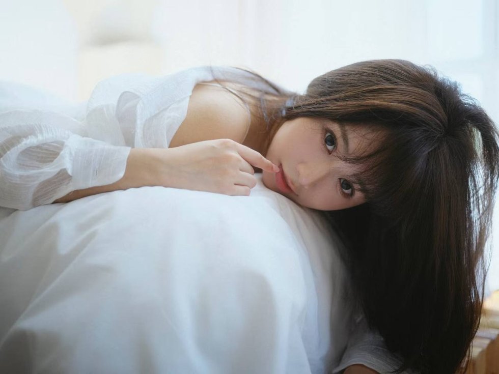 从包养到情感依恋：现代社会的复杂人际关系探讨